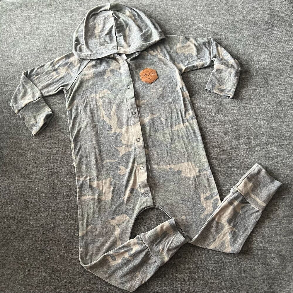 Lausbub Co small shop one piece camo romper size 3T